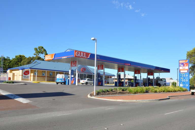 Gull Service Station and Store, 7060 Great Eastern Highway Mundaring WA 6073 - Image 1