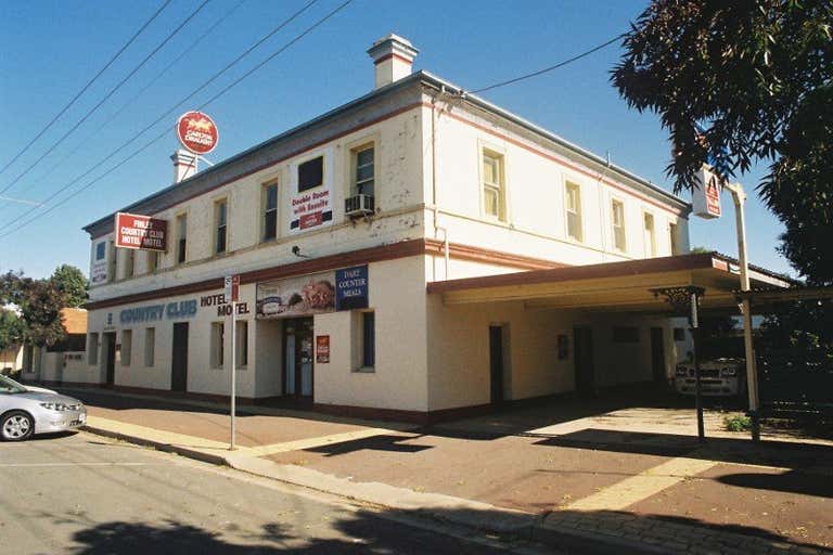 Country Club Hotel Motel, 167-177 Murray Street Finley NSW 2713 - Image 1