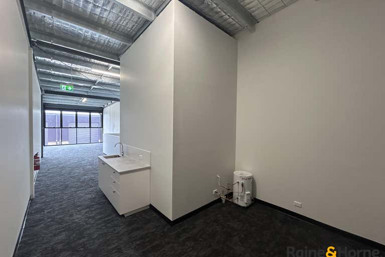 8/25 Val Reid Crescent Hume ACT 2620 - Image 4