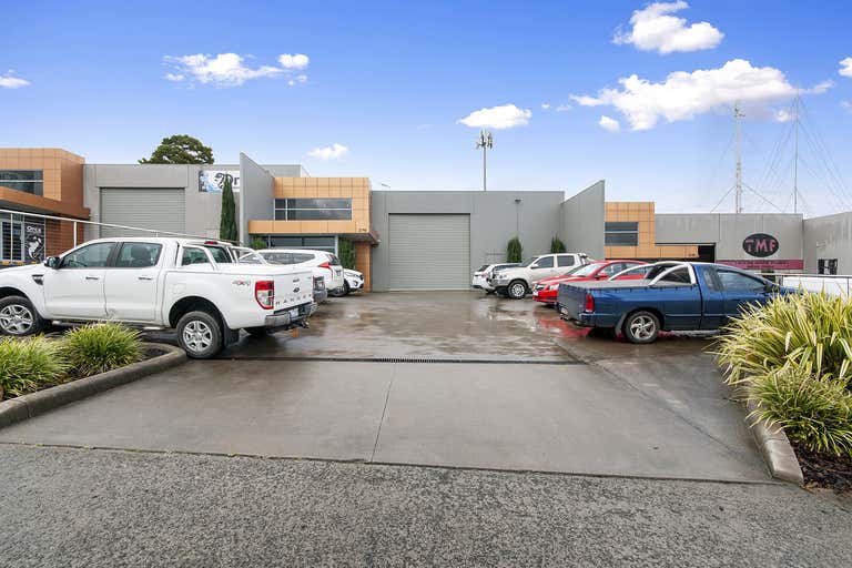 2/15 Phoenix Street Warragul VIC 3820 - Image 2