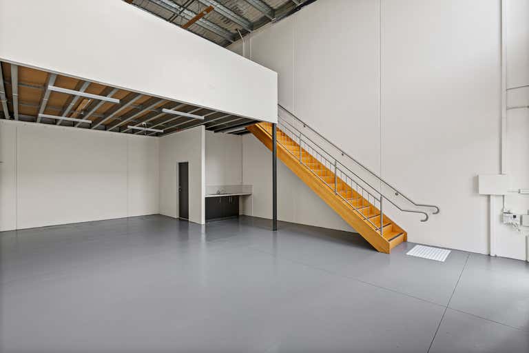 8 PICKETT DRIVE Altona North VIC 3025 - Image 2