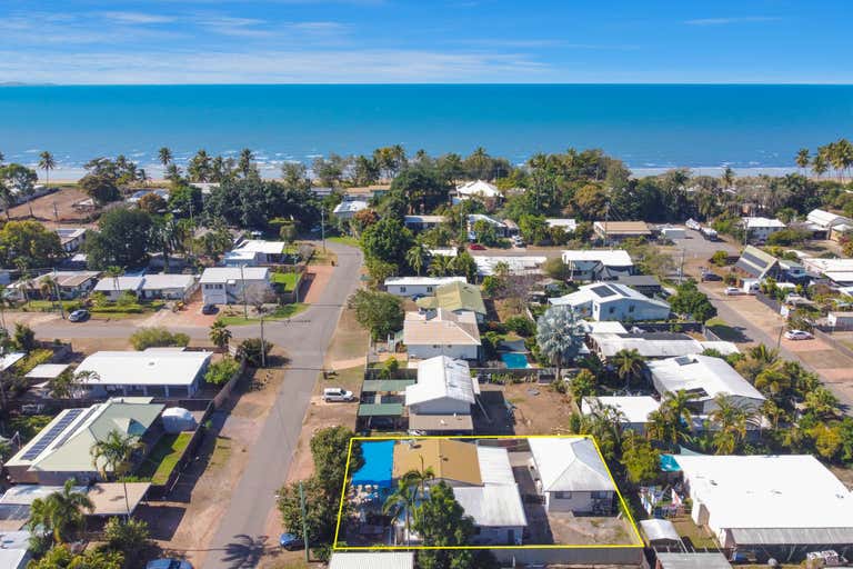 31 Lagoon Crescent Saunders Beach QLD 4818 - Image 2