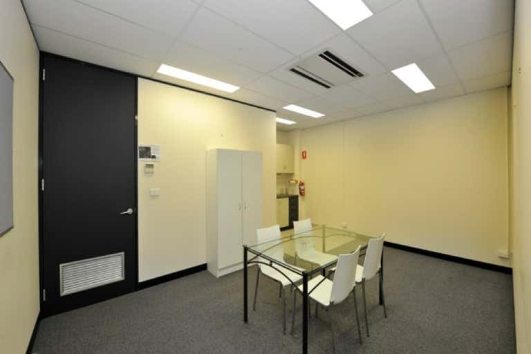 6/4 Garden Road Clayton VIC 3168 - Image 2