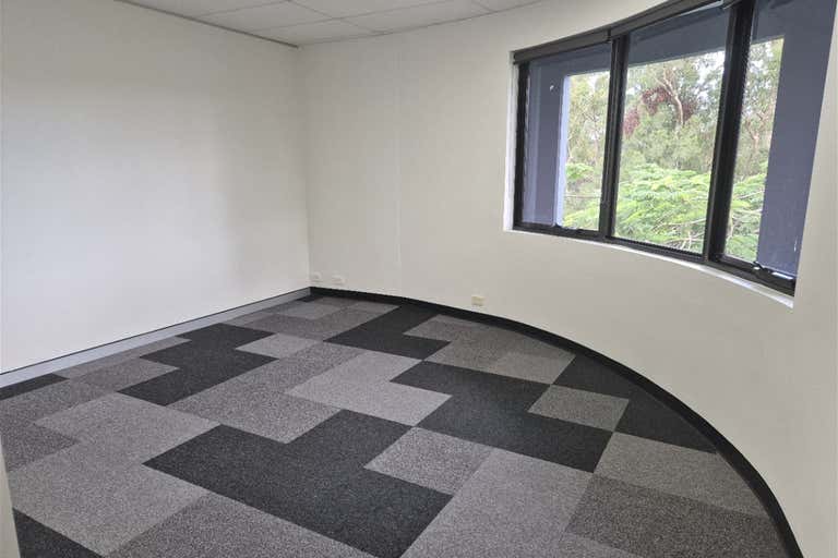 58 Kingston Drive Helensvale QLD 4212 - Image 2