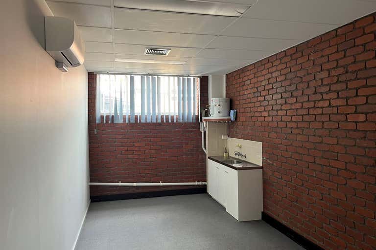 2/84 Boronia Road Boronia VIC 3155 - Image 4