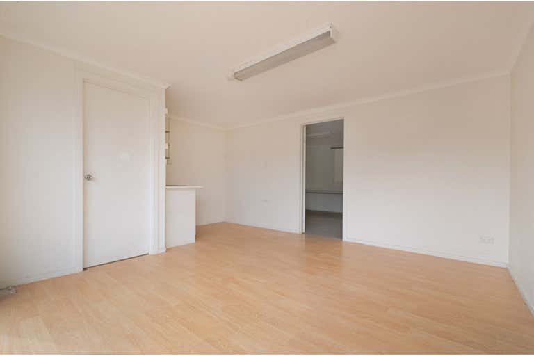 9/64 Yuilles Road Mornington VIC 3931 - Image 2