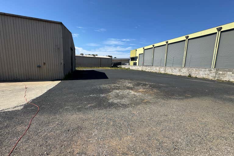 10 Arnott street Hume ACT 2620 - Image 4