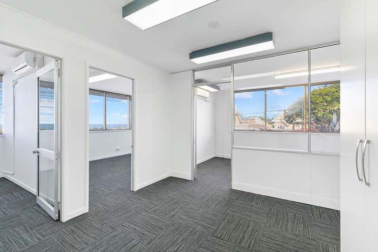 Suite H, 184 Bay Terrace Wynnum QLD 4178 - Image 2