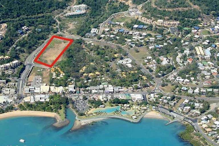 332 Waterson Way Airlie Beach QLD 4802 - Image 1