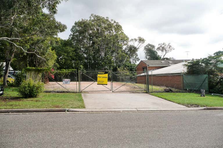 Tenancy 3, Fenced yard, 15 Merrigal Road Port Macquarie NSW 2444 - Image 2