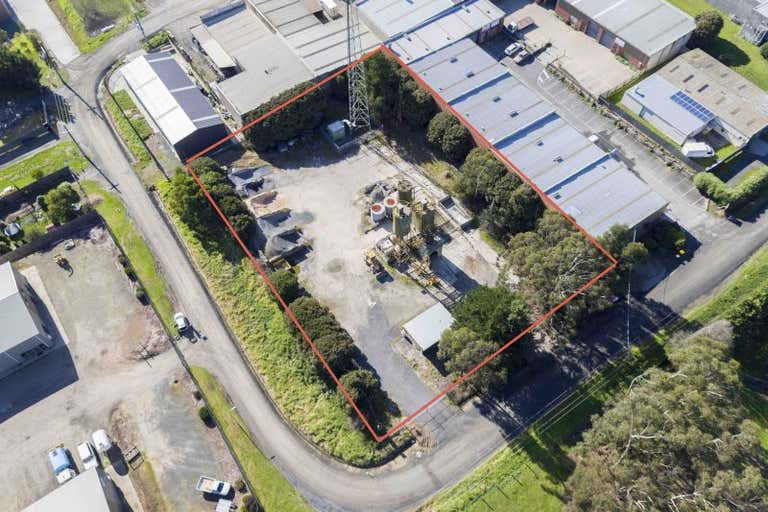 CORNER SITE WITH INCOME, 16 Nester Road Woori Yallock VIC 3139 - Image 1