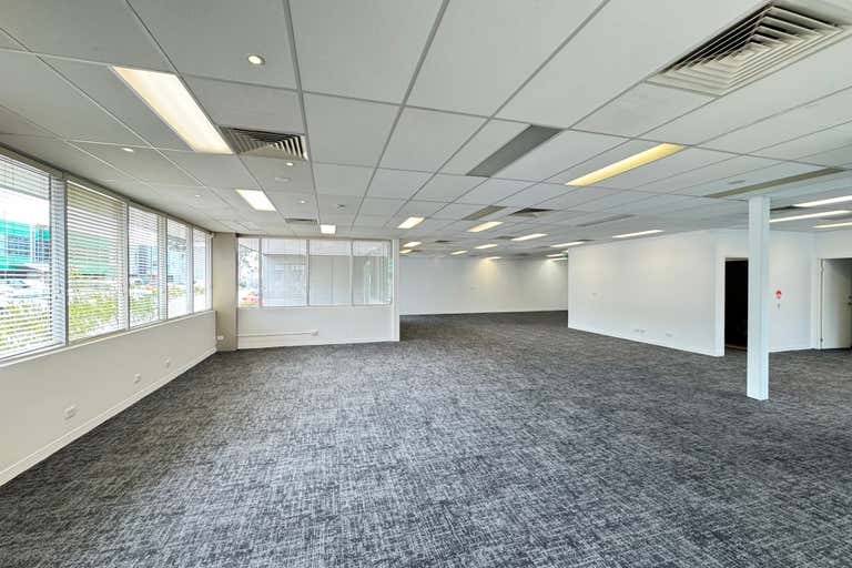 Unit 2, 31 Sabre Drive Port Melbourne VIC 3207 - Image 4