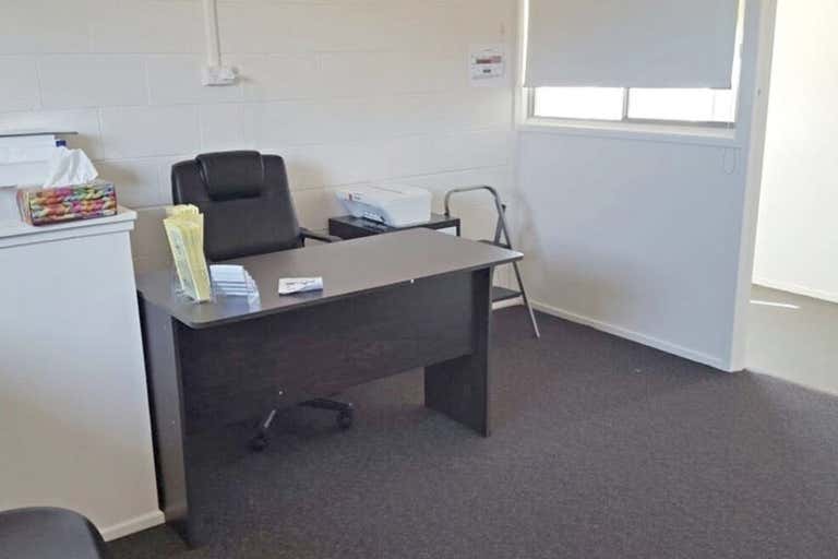 Office 2a, 52 Egerton Street Emerald QLD 4720 - Image 2