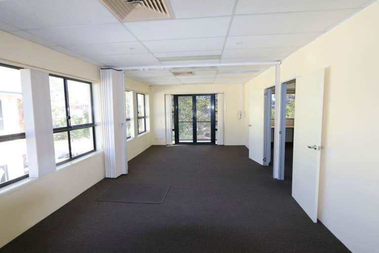 2/5 Executive Drive Burleigh Waters QLD 4220 - Image 2