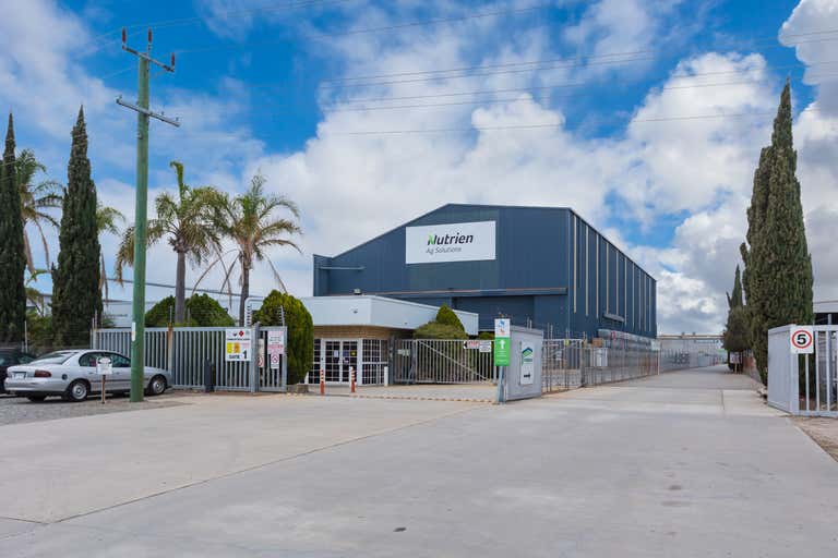 38 Thomas Road Kwinana Beach WA 6167 - Image 2