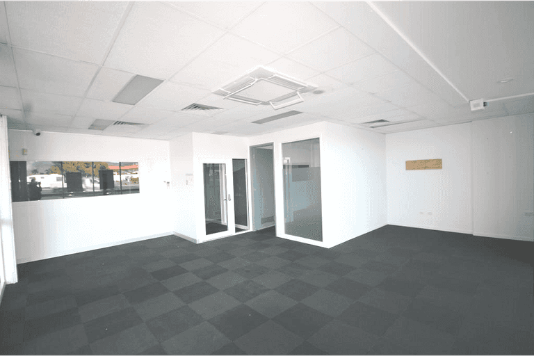 2/233 Musgrave Street Berserker QLD 4701 - Image 4