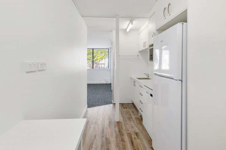 Suite H, 184 Bay Terrace Wynnum QLD 4178 - Image 4