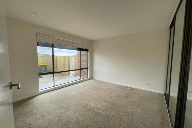 2/1-11 Station Lake Road Lara VIC 3212 - Image 3