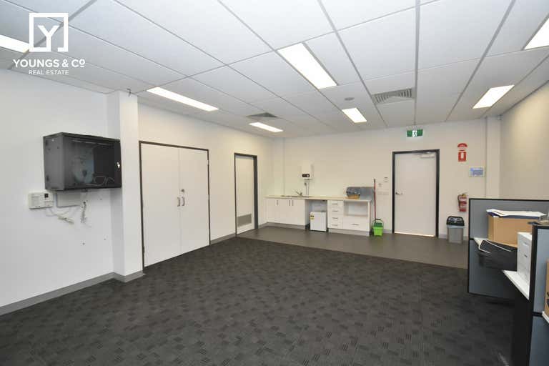 2/4 Welsford Street Shepparton VIC 3630 - Image 2