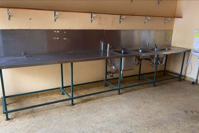 B, 5 Young Street Southport QLD 4215 - Image 4