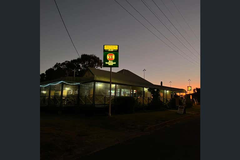 PIONEER HOTEL, 22 Oakey - Cooyar Road Kulpi QLD 4352 - Image 3