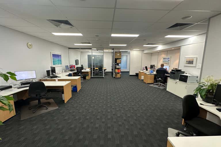 J93 - 21 Hall St Port Melbourne VIC 3207 - Image 2