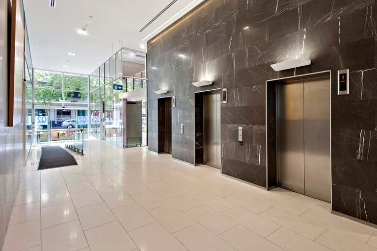 802/2 Queen Street Melbourne VIC 3000 - Image 2