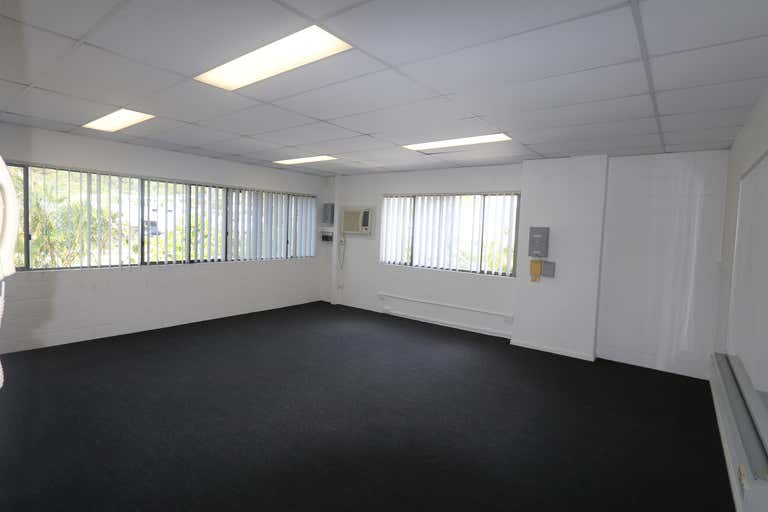 4/7 Central Drive Burleigh Heads QLD 4220 - Image 2