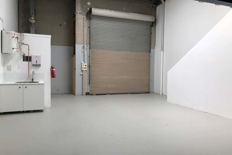 MODERN WAREHOUSE , OFFICE AND SHOWROOM - Image 3