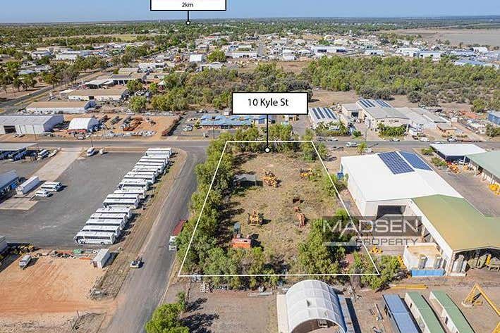 10 Kyle Street Emerald QLD 4720 - Image 1