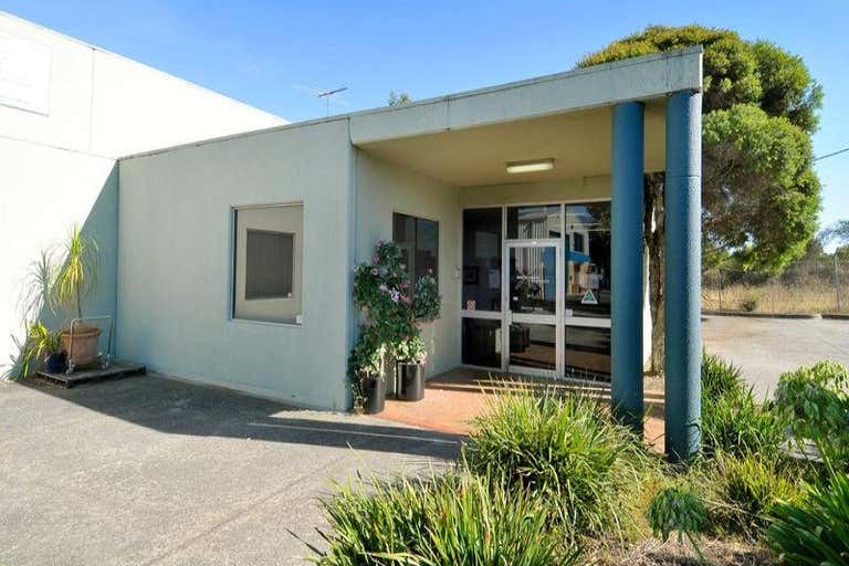 9 Cliveden Court Thomastown VIC 3074 - Image 1