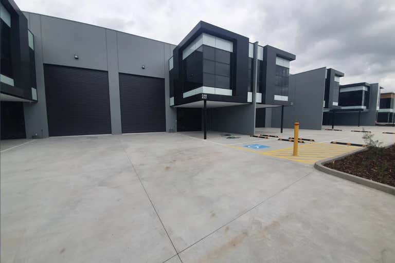 2/27 Industrial Circuit Cranbourne West VIC 3977 - Image 1