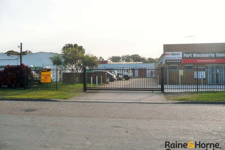 Units 1,2 &3, 7 Jambali Road Port Macquarie NSW 2444 - Image 1