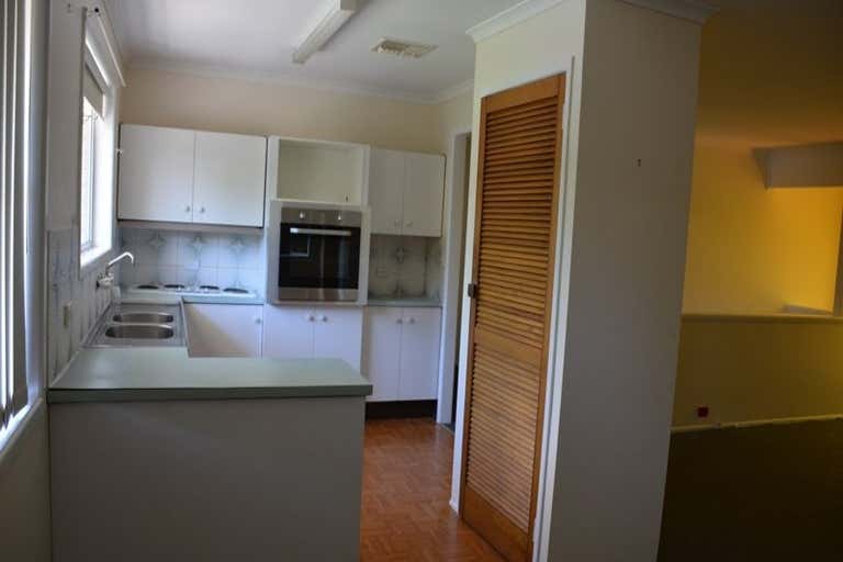 9 Laurinda Crescent Springwood QLD 4127 - Image 2