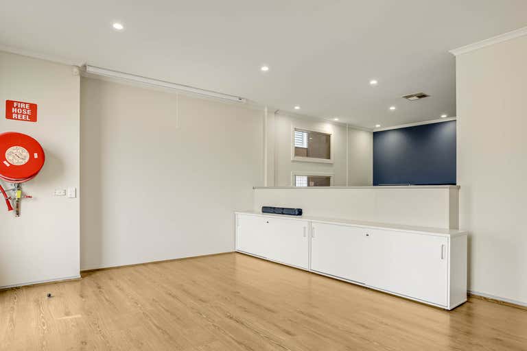 8/36 Aberdeen Road Altona VIC 3018 - Image 2