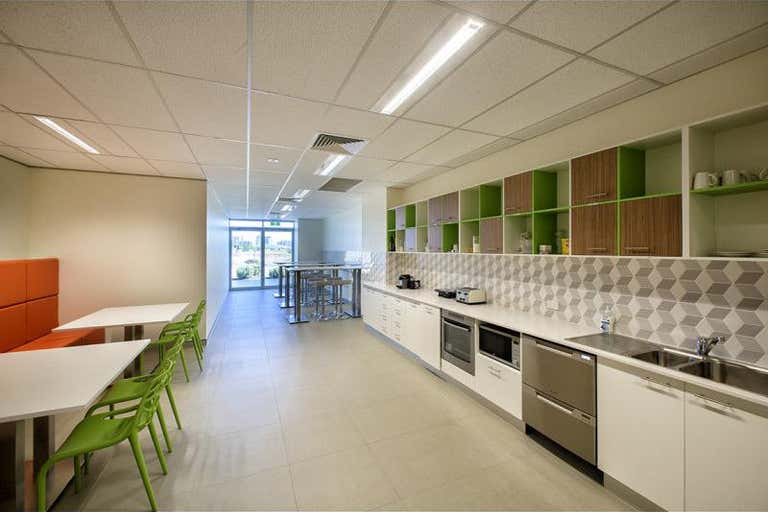 2 Person Office , 2.9, 371 Macarthur Avenue Hamilton QLD 4007 - Image 3