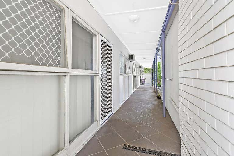 33 Leonard Avenue Surfers Paradise QLD 4217 - Image 2