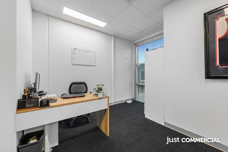 8/88  Wirraway Drive Port Melbourne VIC 3207 - Image 2