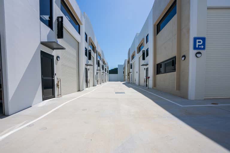 9/5 Bailey Crescent Southport QLD 4215 - Image 2