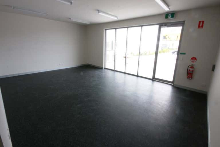 2/5 Brendan Drive Nerang QLD 4211 - Image 3