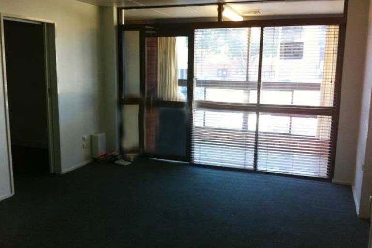 54 Blackwood St Townsville City QLD 4810 - Image 2