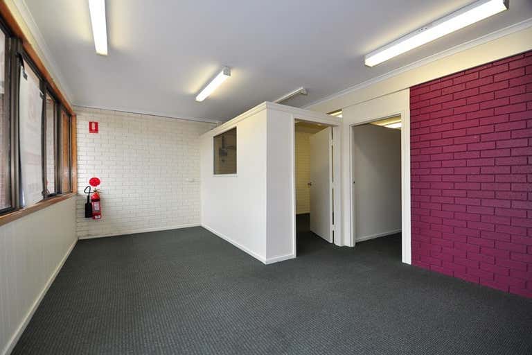 2/16 Creek Street Bendigo VIC 3550 - Image 2