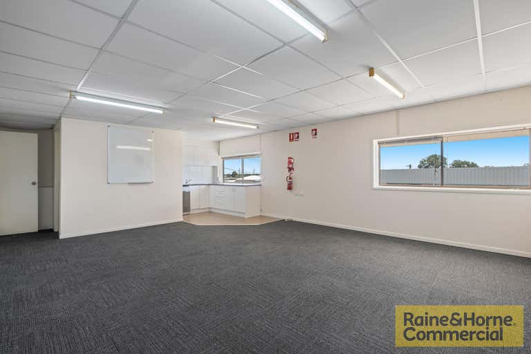 1/18 Huntington Street Clontarf QLD 4019 - Image 3