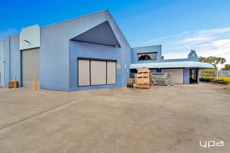 1/110 Fairbairn Road Sunshine VIC 3020 - Image 2