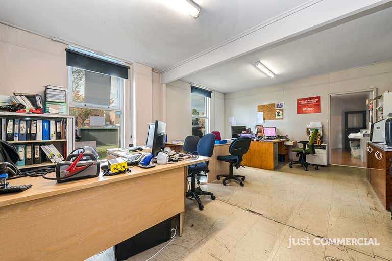 68 Parkhurst Drive Knoxfield VIC 3180 - Image 3