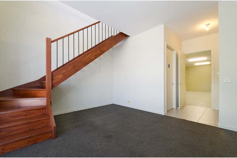 1/11 Bennetts Road Mornington VIC 3931 - Image 2