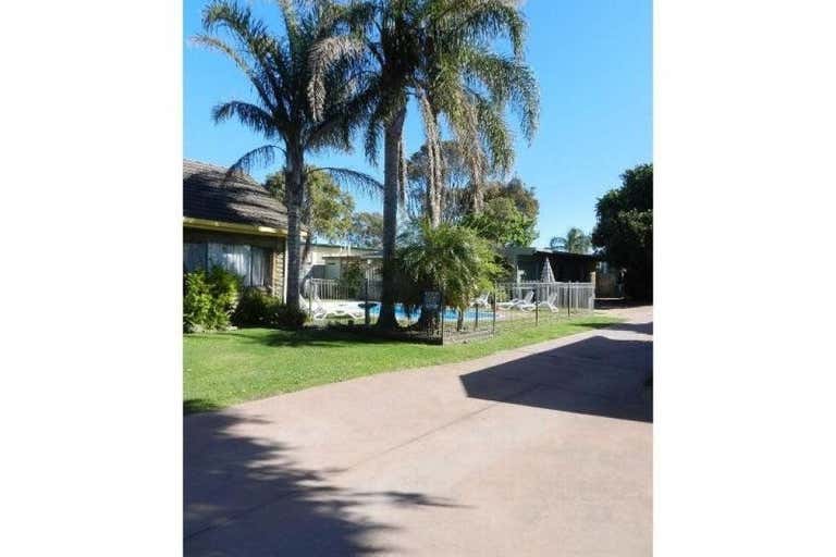 35 Roadknight Street. Lakes Entrance VIC 3909 - Image 4