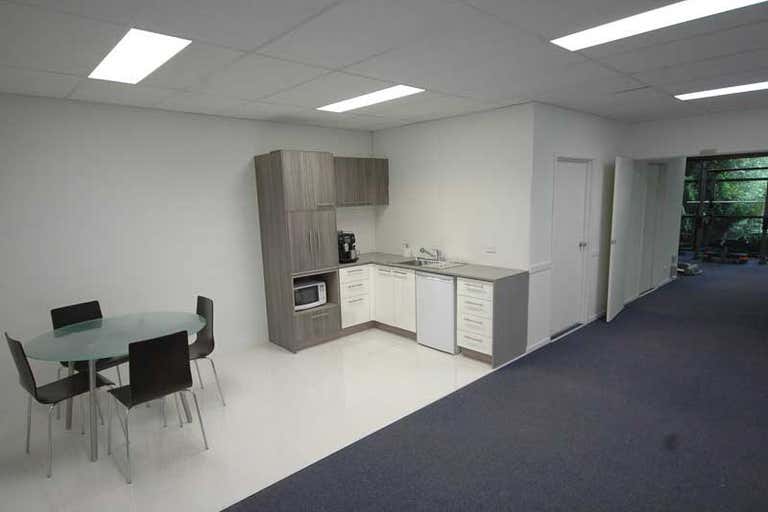 7/21 Howleys Road Notting Hill VIC 3168 - Image 4