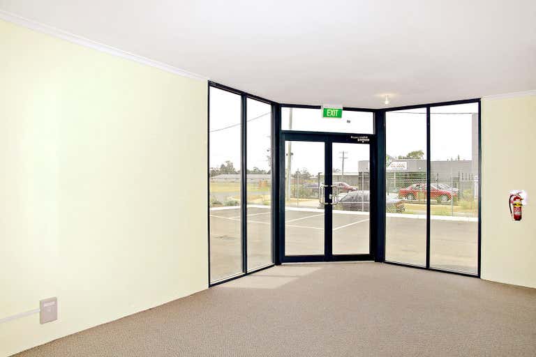 Unit 1, 48 Lock Avenue Werribee VIC 3030 - Image 3