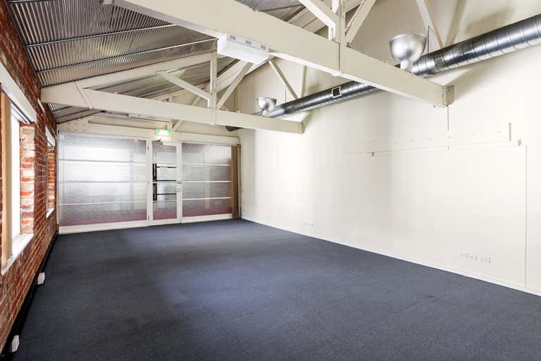 10/11 Beach Street Port Melbourne VIC 3207 - Image 2